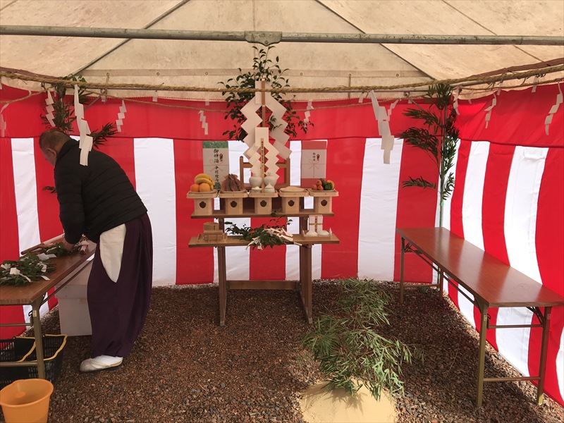 雪が解けて、ようやく地鎮祭できました！